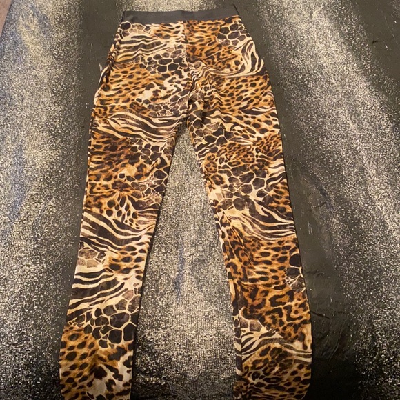 Very nice, size small, 2 piece, animal print, top and pants set! - Picture 2 of 4